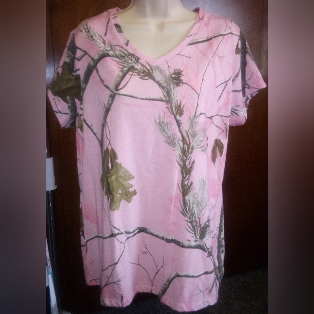 Realtree Ladies Pink V Neck T-Shirt Size 2X